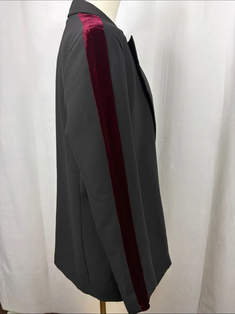 Amanda Uprichard Kensington‎ Blazer Black/Burgundy Velvet Tuxedo Stripe.
